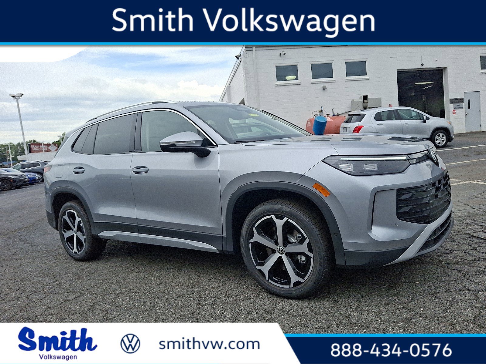 2025 Volkswagen Tiguan SE's photo