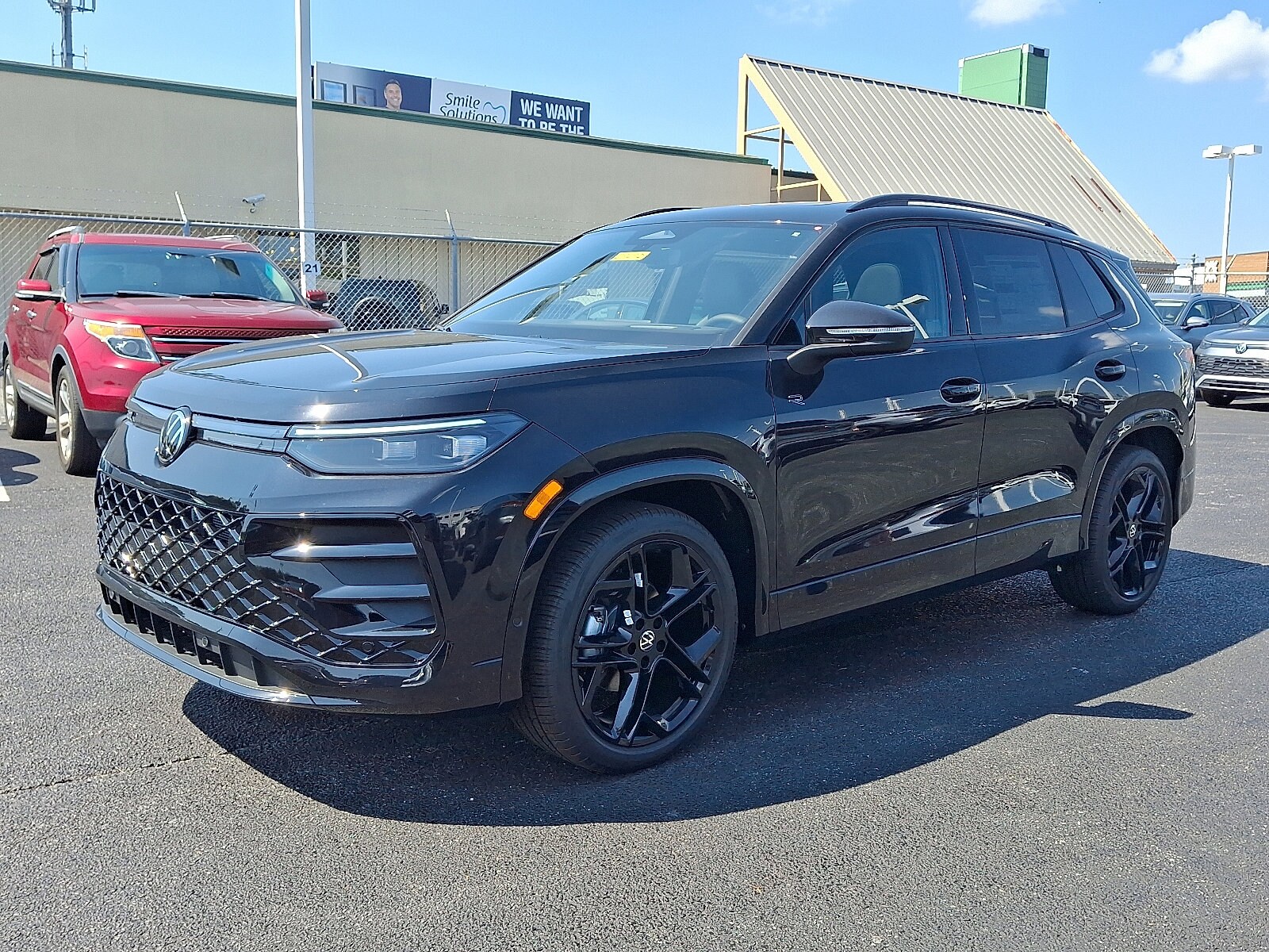 2025 Volkswagen Tiguan SE R-Line Black photo 2