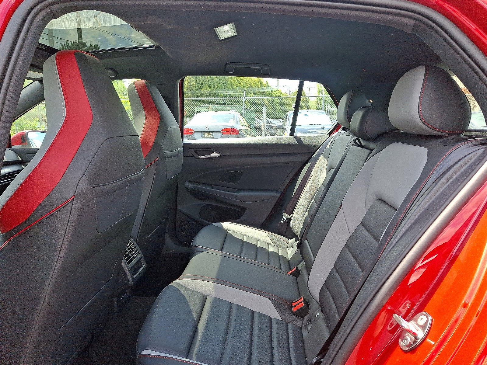 2025 Volkswagen Golf GTI SE - Photo 6