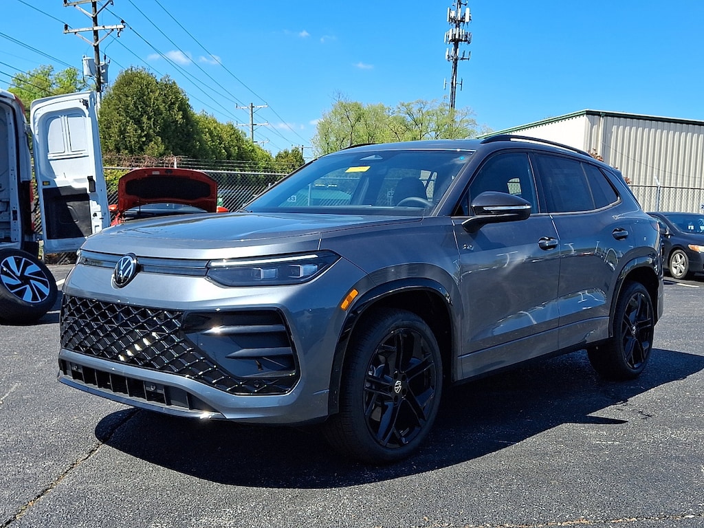 New 2026 Volkswagen Tiguan 2.0T SE R-Line Black SUV