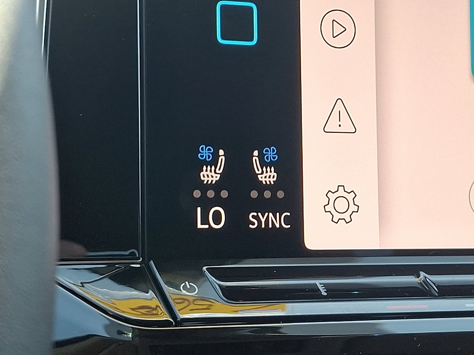 2026 Volkswagen Atlas SE w/Tech - Photo 16