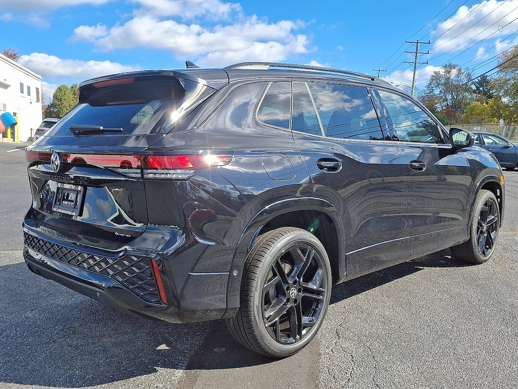 New 2025 Volkswagen Tiguan 2.0T SE R-Line Black SUV