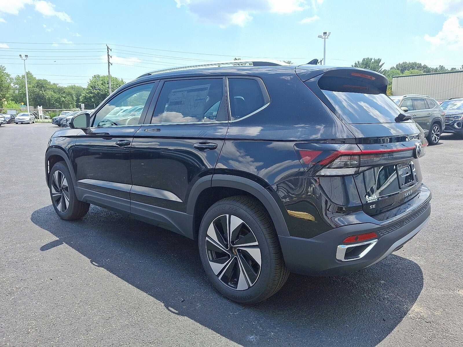 2025 Volkswagen Taos SE photo 3