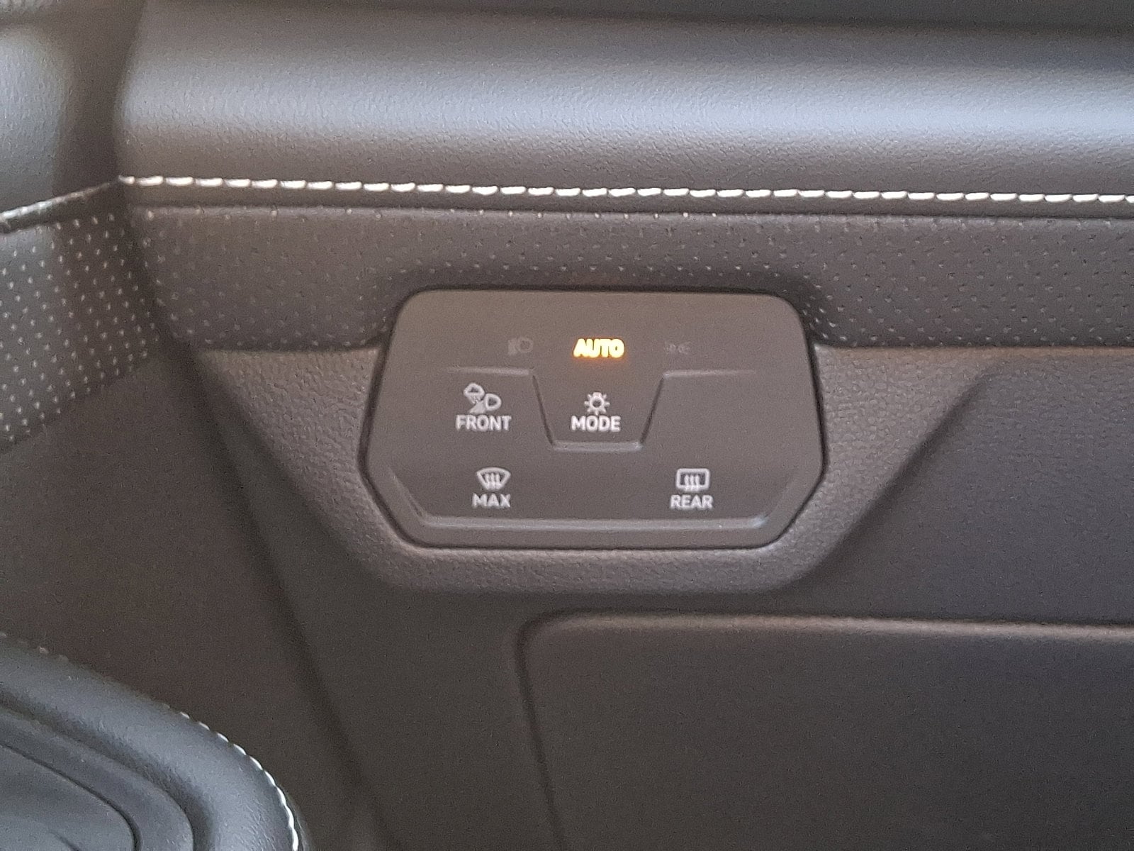 2025 Volkswagen Atlas Cross Sport SEL - Photo 15