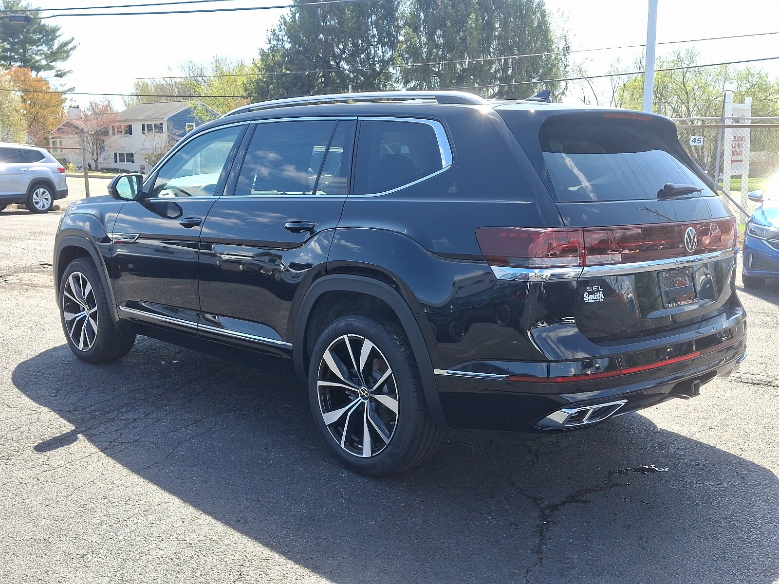 2025 Volkswagen Atlas SEL Premium R-Line photo 3
