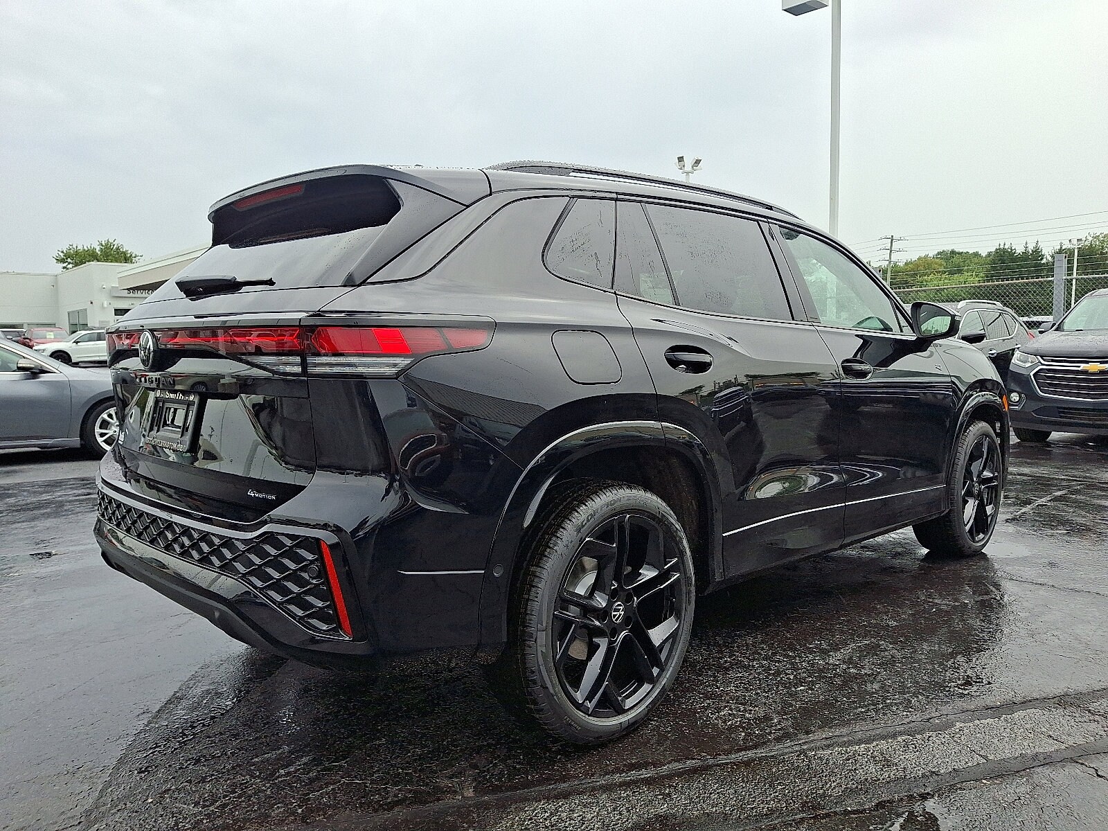 2025 Volkswagen Tiguan SE R-Line Black photo 2