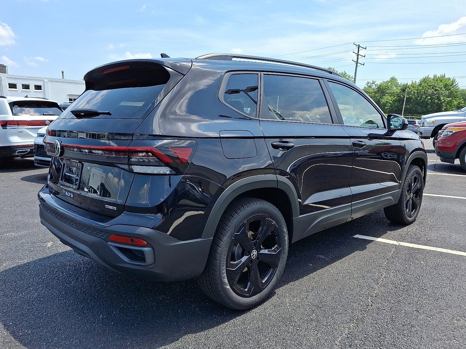 2025 Volkswagen Taos SE photo 4