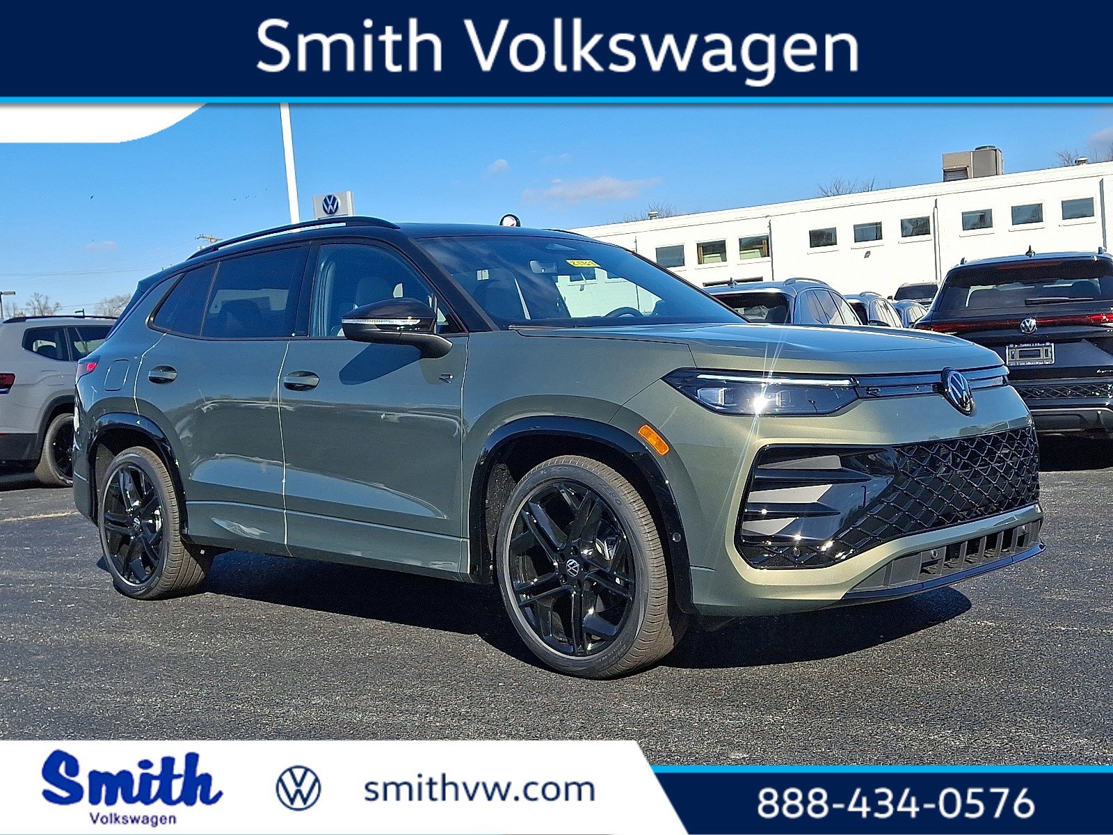 2026 Volkswagen Tiguan SE R-LINE BLACK's photo