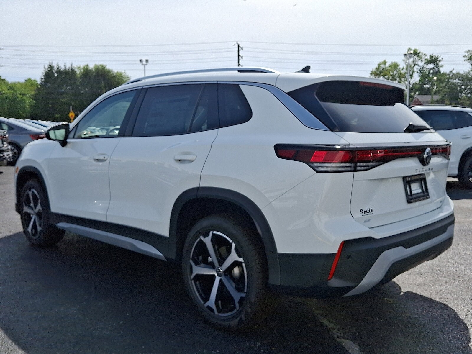 2025 Volkswagen Tiguan SE photo 2