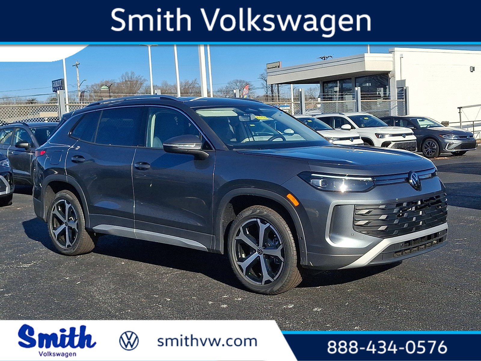 2025 Volkswagen Tiguan SE's photo