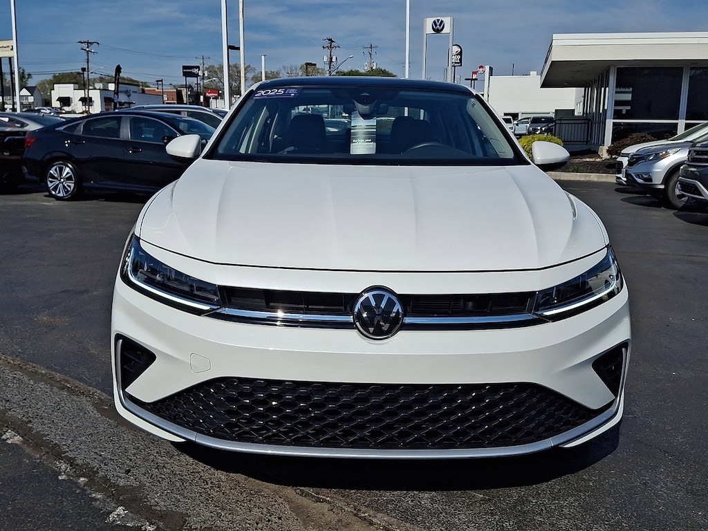 Used 2025 Volkswagen Jetta 1.5T SE Sedan