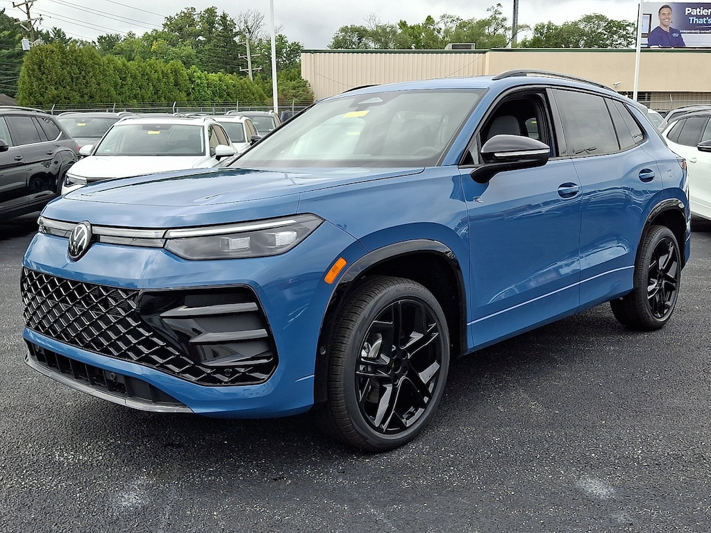 New 2026 Volkswagen Tiguan SE R-Line Black SUV