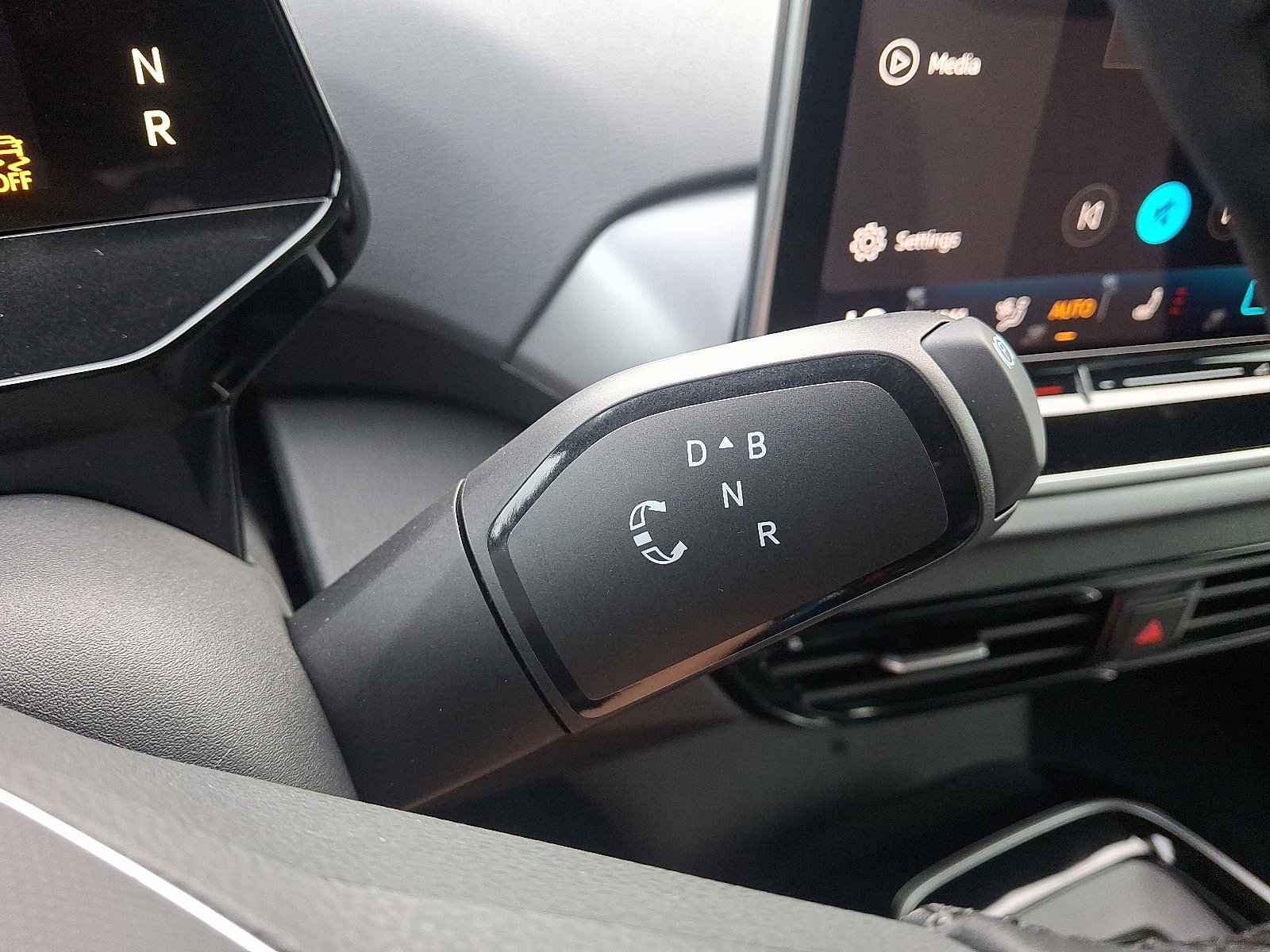 2025 Volkswagen ID.4 PRO - Photo 10