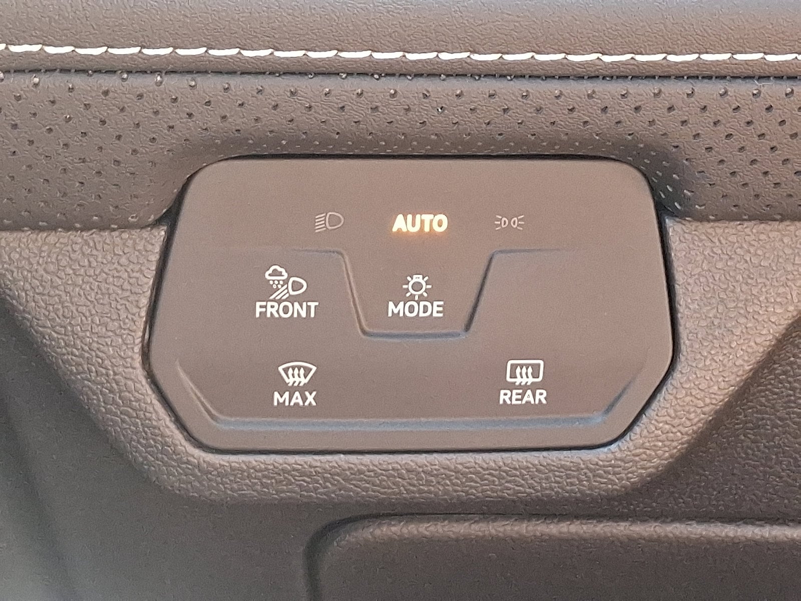 2026 Volkswagen Atlas SE w/Tech - Photo 14