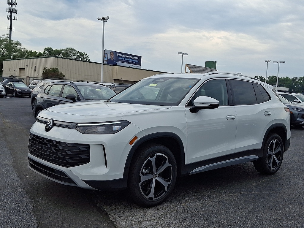 New 2026 Volkswagen Tiguan 2.0T SE SUV