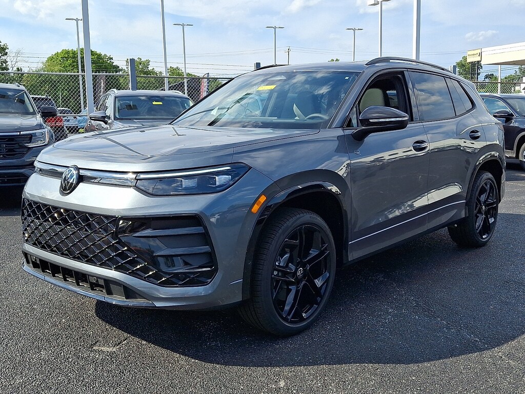 New 2026 Volkswagen Tiguan SE R-Line Black SUV