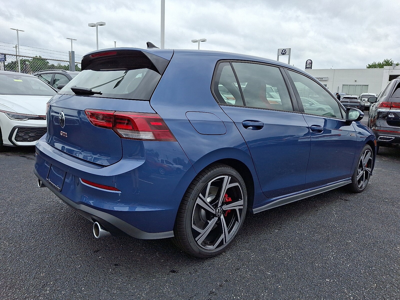 2025 Volkswagen Golf GTI SE photo 4