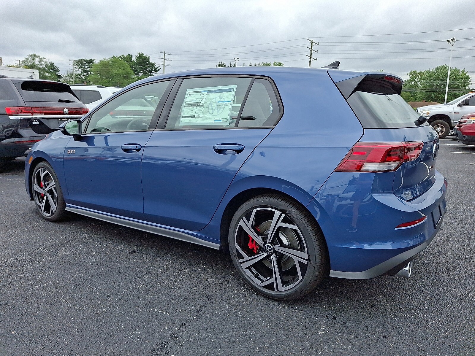 2025 Volkswagen Golf GTI SE photo 3
