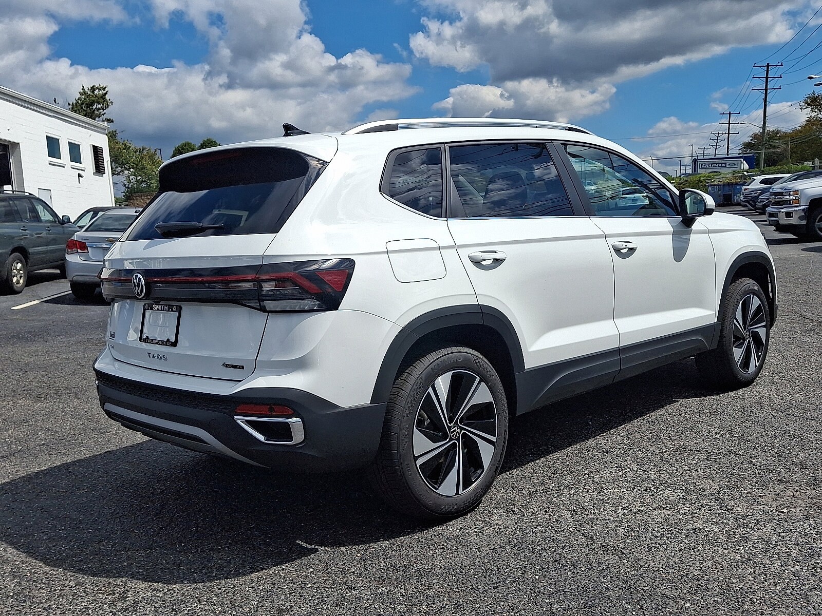 2025 Volkswagen Taos SE photo 2