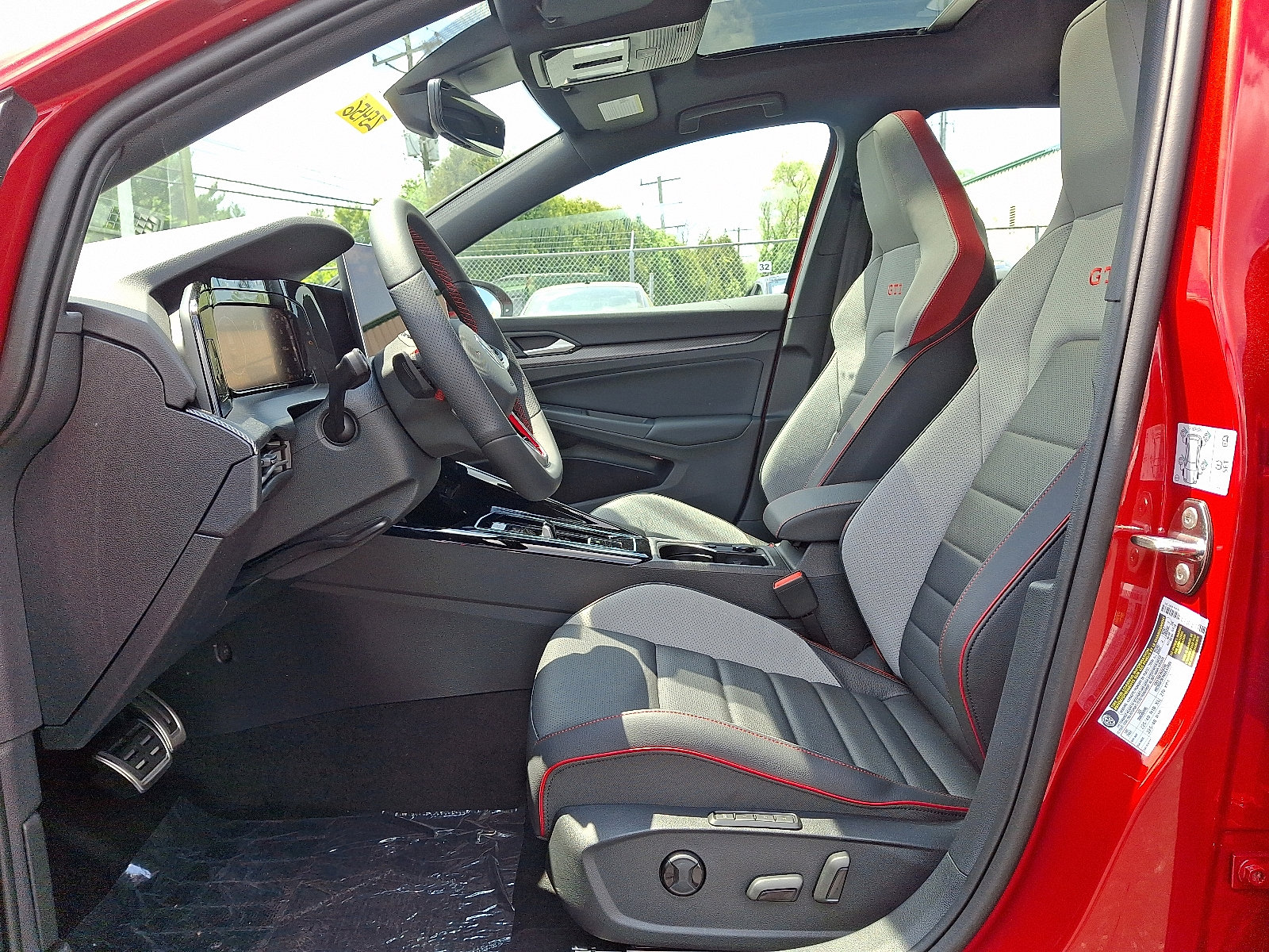 2025 Volkswagen Golf GTI SE - Photo 9