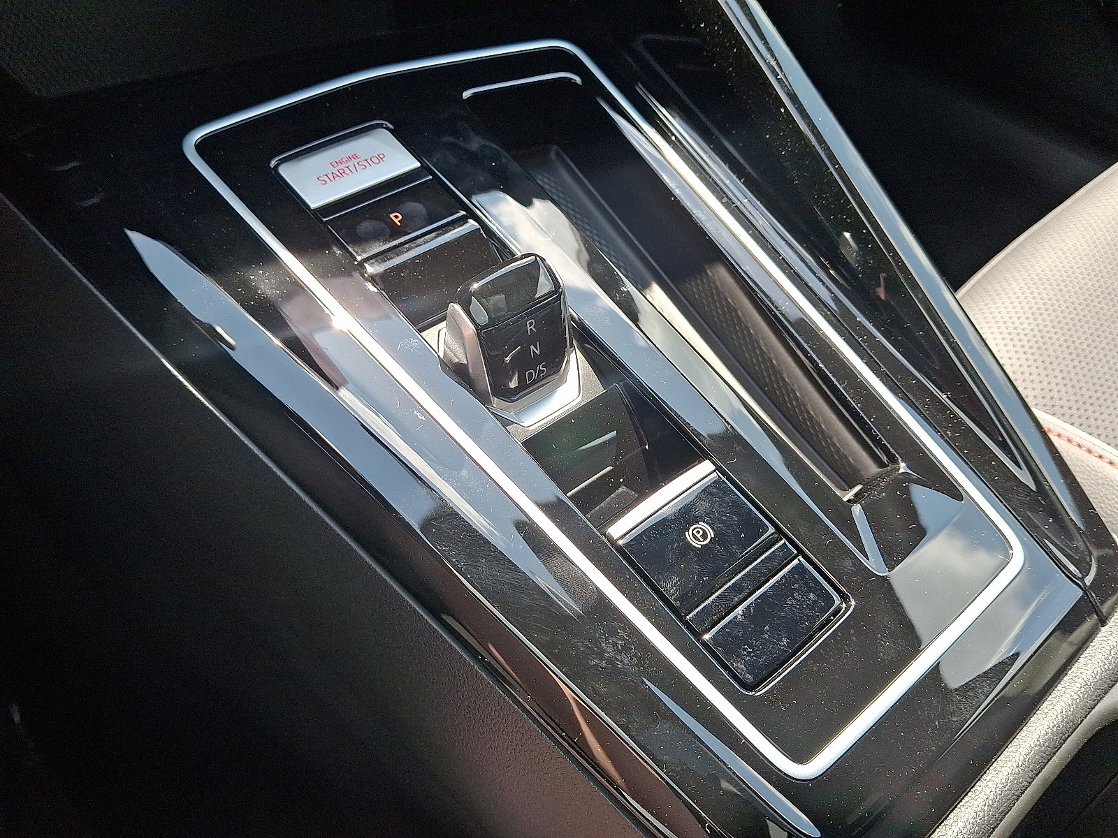 2025 Volkswagen Golf GTI SE - Photo 11