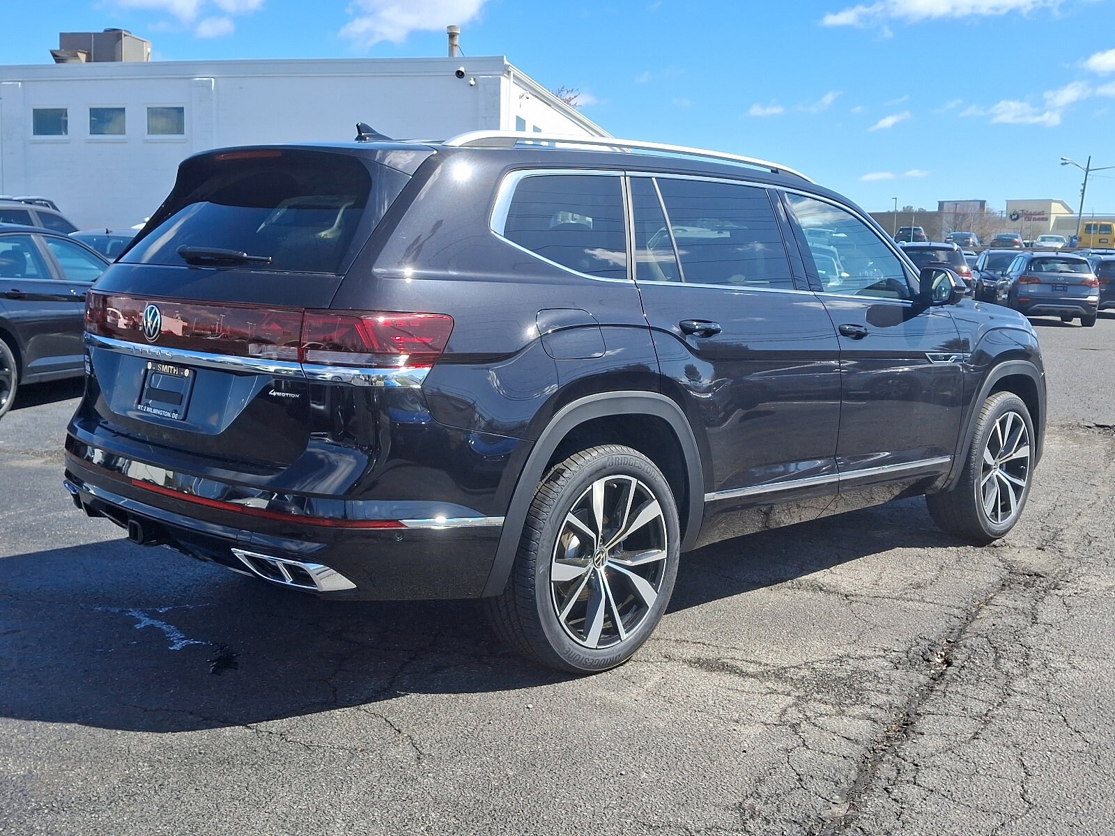 2025 Volkswagen Atlas SEL Premium R-Line photo 4
