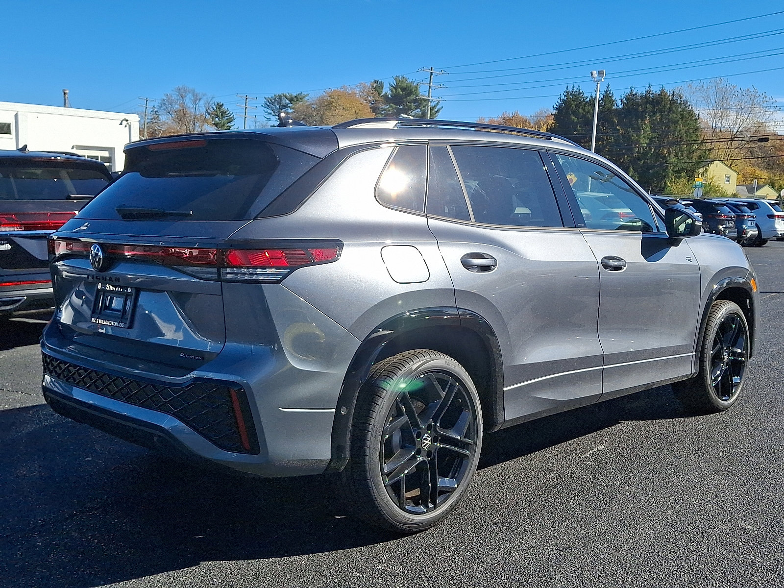 2025 Volkswagen Tiguan SE R-Line Black photo 3