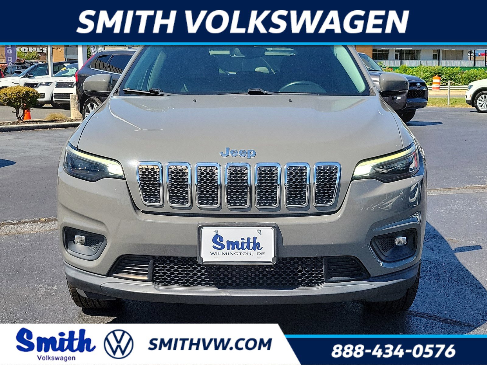 Used 2019 Jeep Cherokee Latitude Plus with VIN 1C4PJMLB8KD465282 for sale in Wilmington, DE