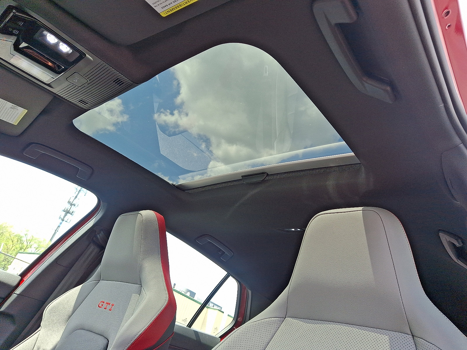 2025 Volkswagen Golf GTI SE - Photo 10