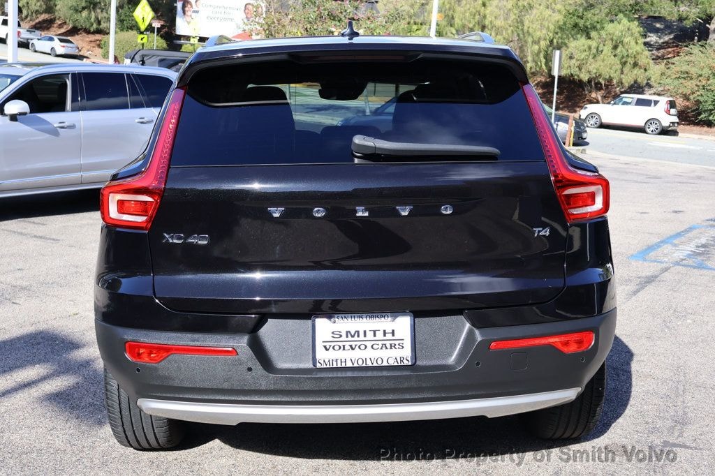 Used 2020 Volvo XC40 T4 Momentum SUV