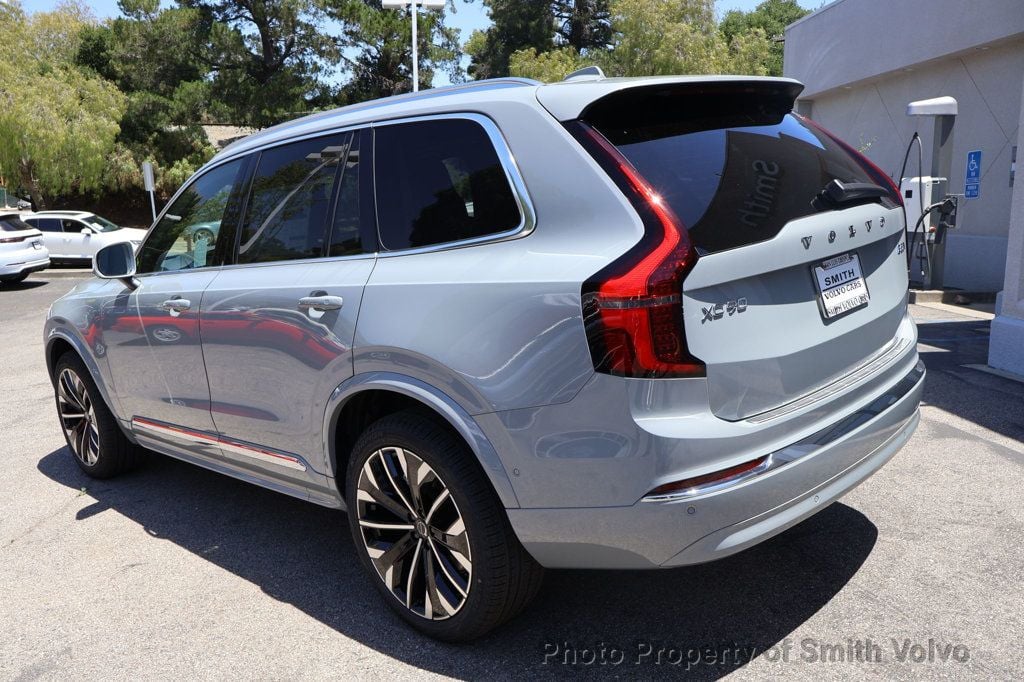 2025 Volvo XC90 B5 Plus photo 2