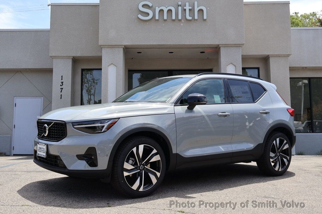2025 Volvo XC40 Plus