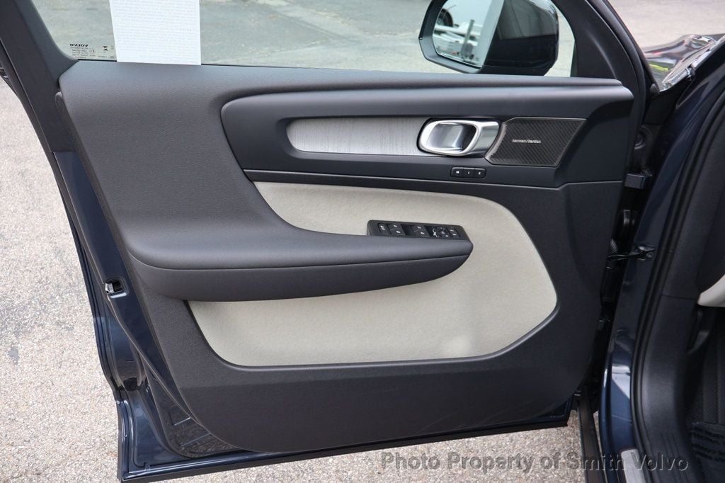2026 Volvo XC40 Ultra - Photo 12