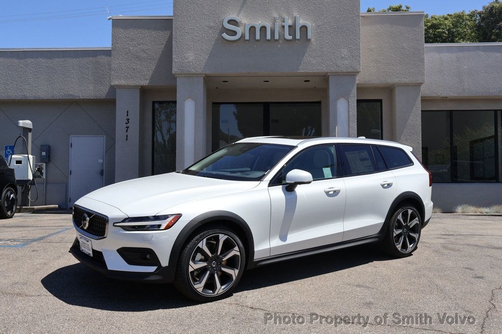 2026 Volvo V60 Cross Country Plus's photo