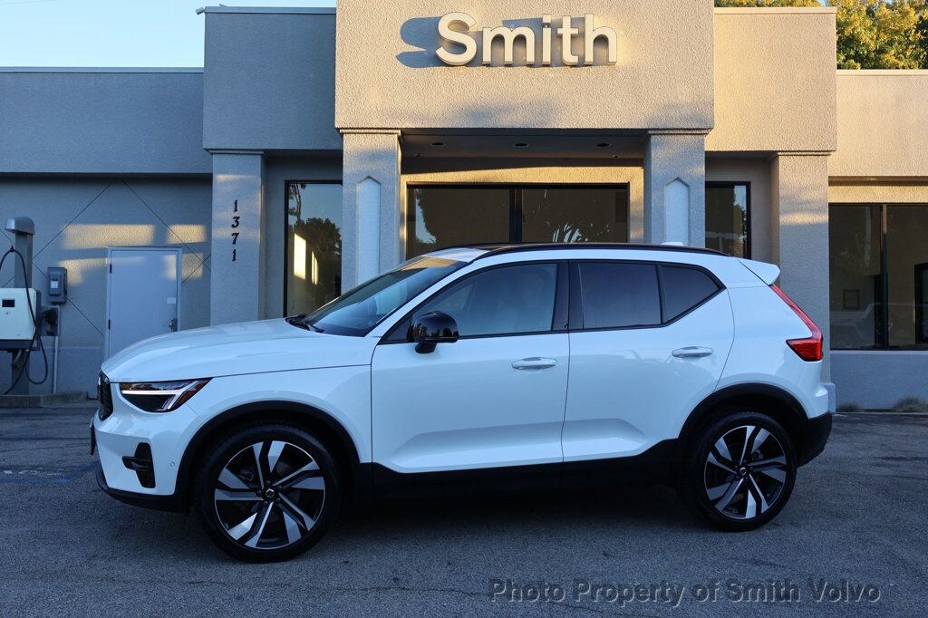 Certified 2025 Volvo XC40 B5 Plus Dark Theme SUV