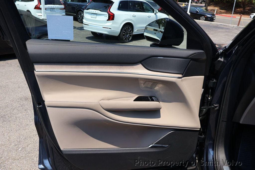 2025 Volvo EX90 Ultra - Photo 12