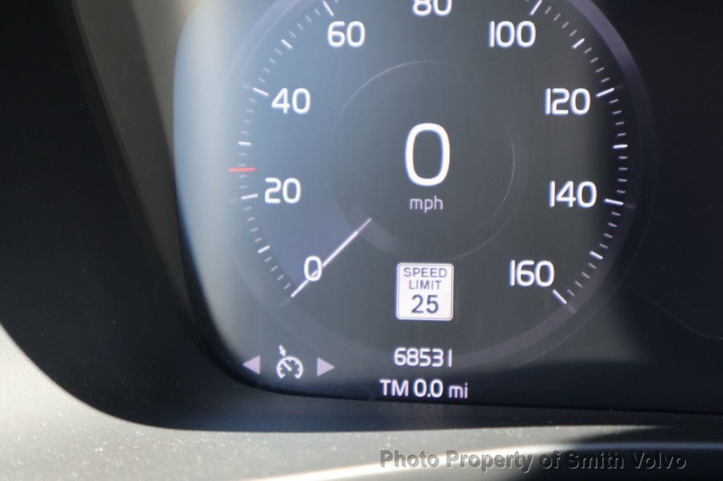 2022 Volvo XC40 Momentum - Photo 24