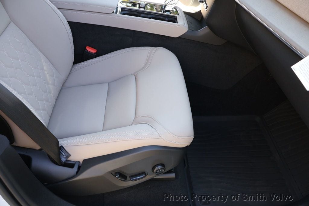 2026 Volvo XC90 Plus - Photo 17