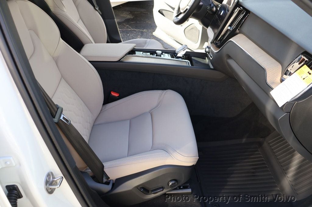 2026 Volvo XC60 Plus - Photo 12