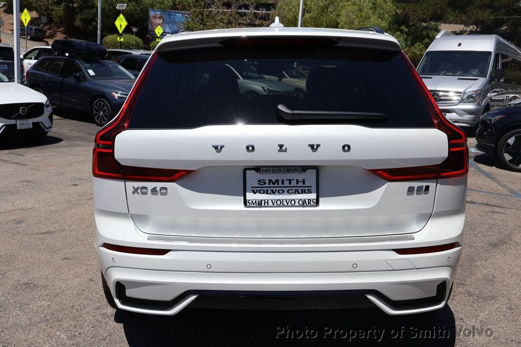 2026 Volvo XC60 B5 photo 4