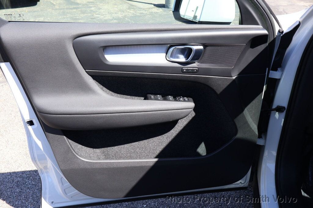 2022 Volvo XC40 Momentum - Photo 11
