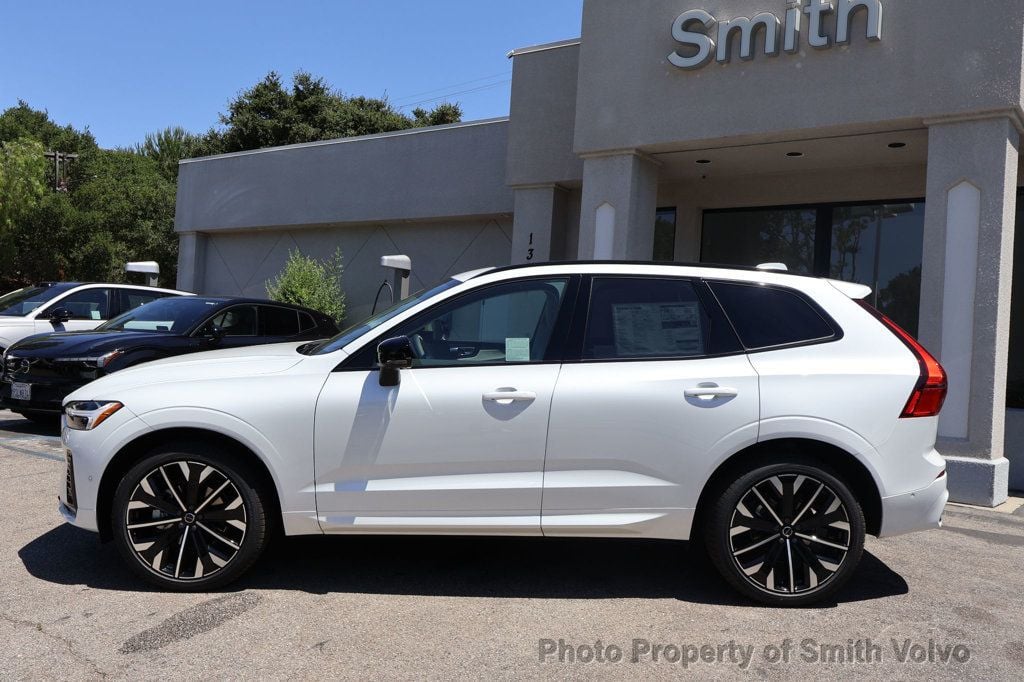 2026 Volvo XC60 B5 photo 2