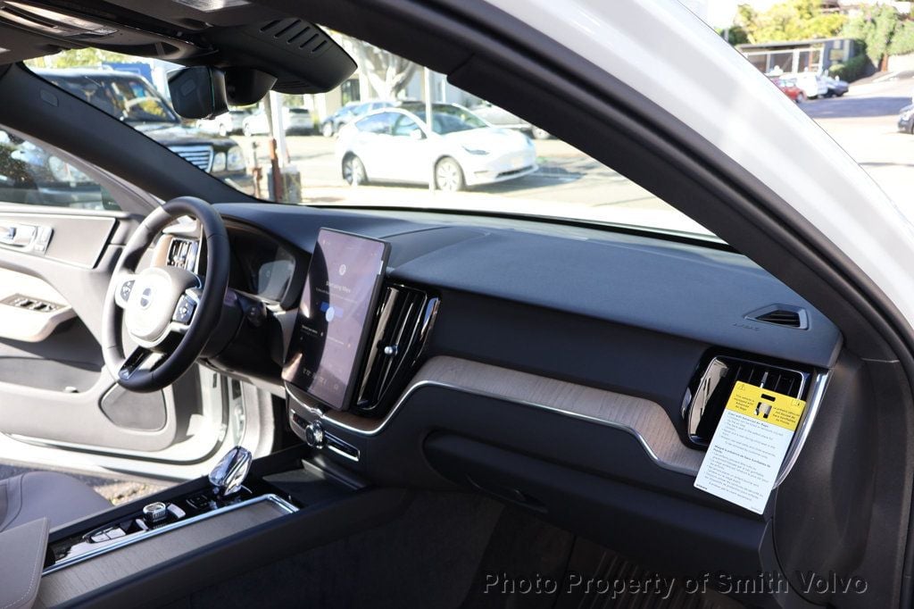 2026 Volvo XC60 Plus - Photo 13