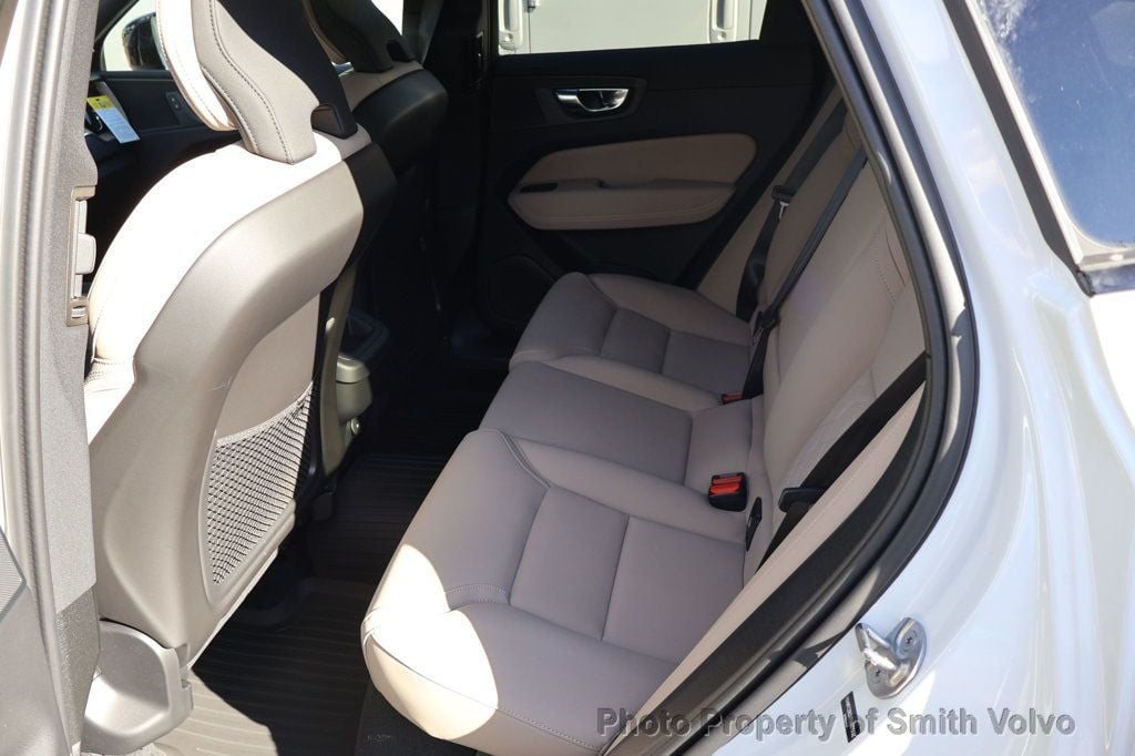 2026 Volvo XC60 Plus - Photo 11