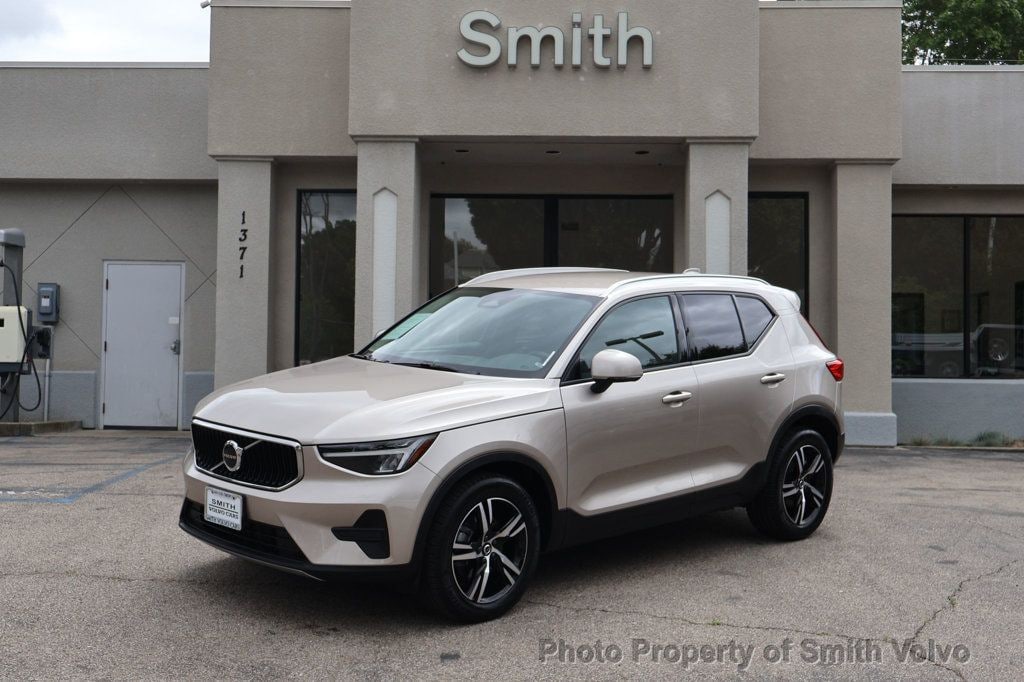 2023 Volvo XC40 Core