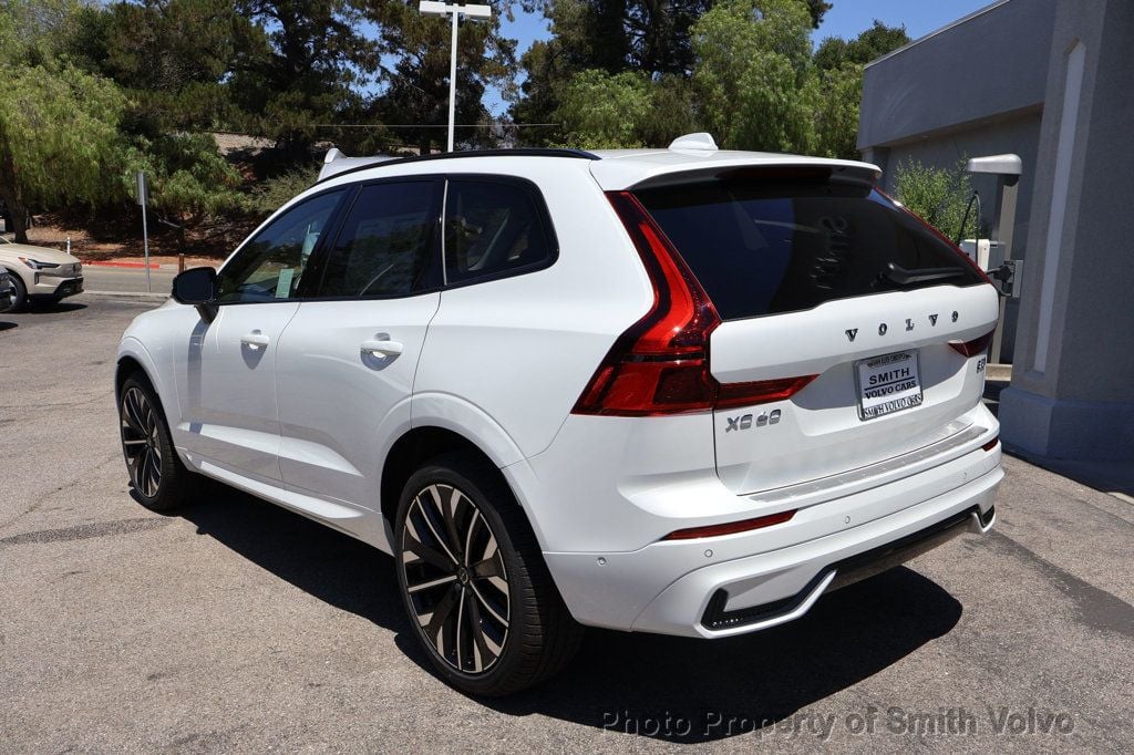 2026 Volvo XC60 B5 photo 3