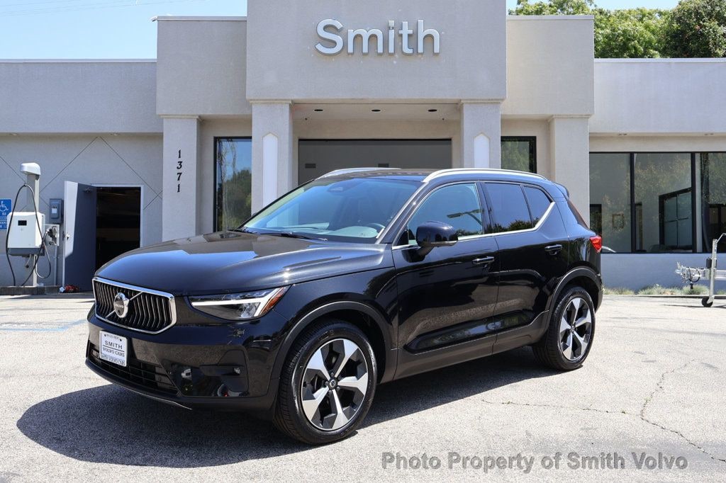 2025 Volvo XC40 B5 Plus Bright AWD's photo