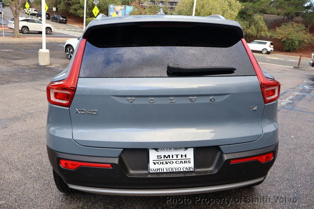 Used 2021 Volvo XC40 T4 Momentum SUV