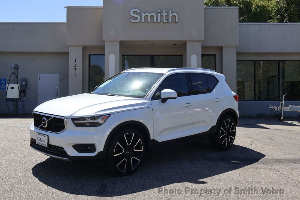 2022 Volvo XC40 T5 Momentum AWD's photo