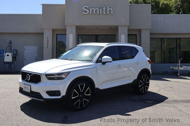Featured Pre-Owned 2022 Volvo XC40 T5 AWD Momentum SUV for sale in San Luis Obispo, CA